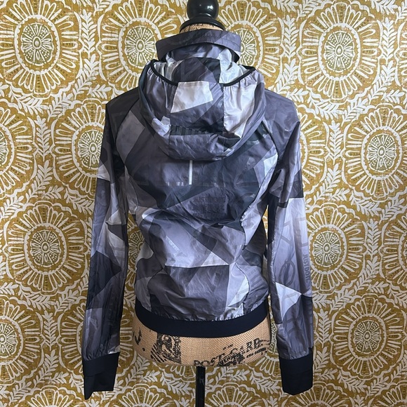 Nike Shield Flash Weather Resistant Hooded Full Zip Running Jacket Black/Grey XS - Picture 8 of 16